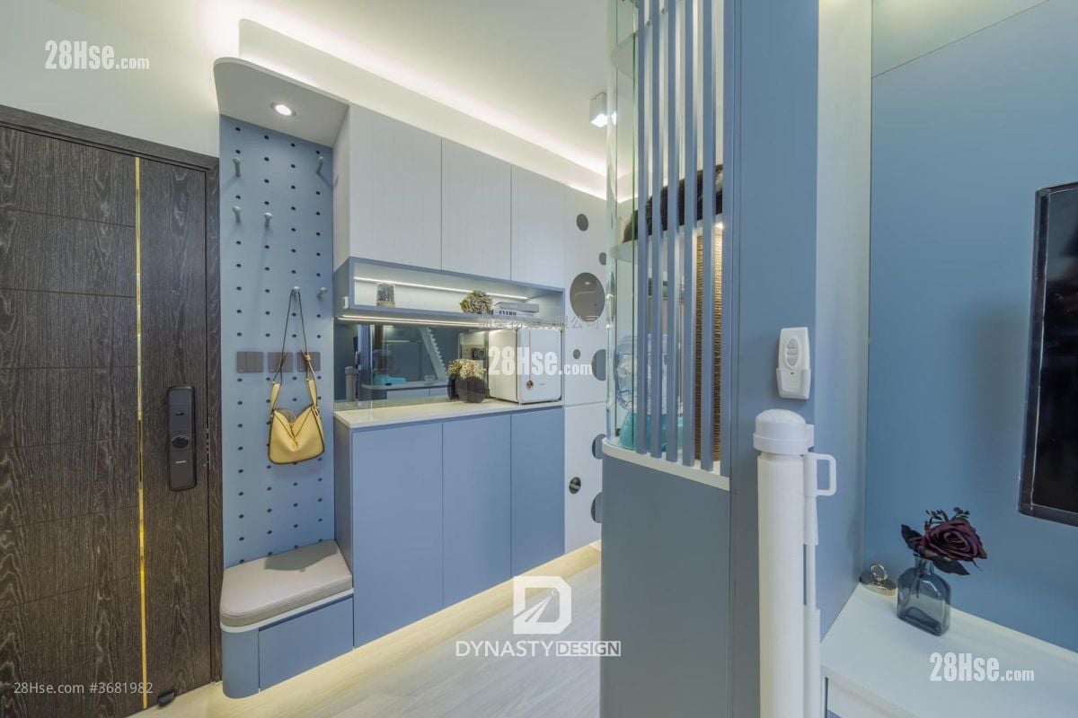 Choi Hing Court Sell 3 Bedrooms , 1 Bathroom 452 ft²