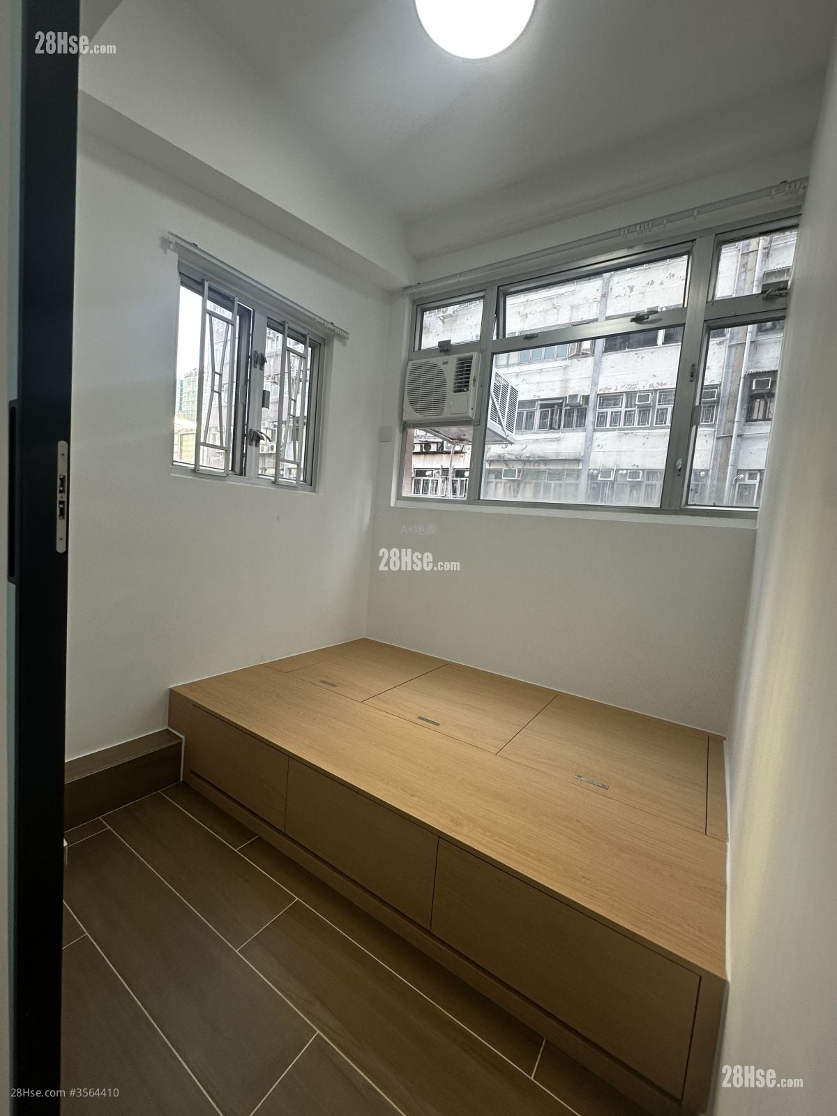 Golden Crown Court Rental 1 Bedroom , 1 Bathroom 160 ft²