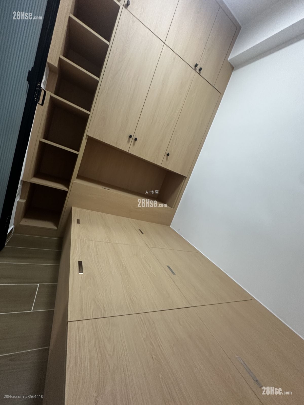 Golden Crown Court Rental 1 Bedroom , 1 Bathroom 160 ft²