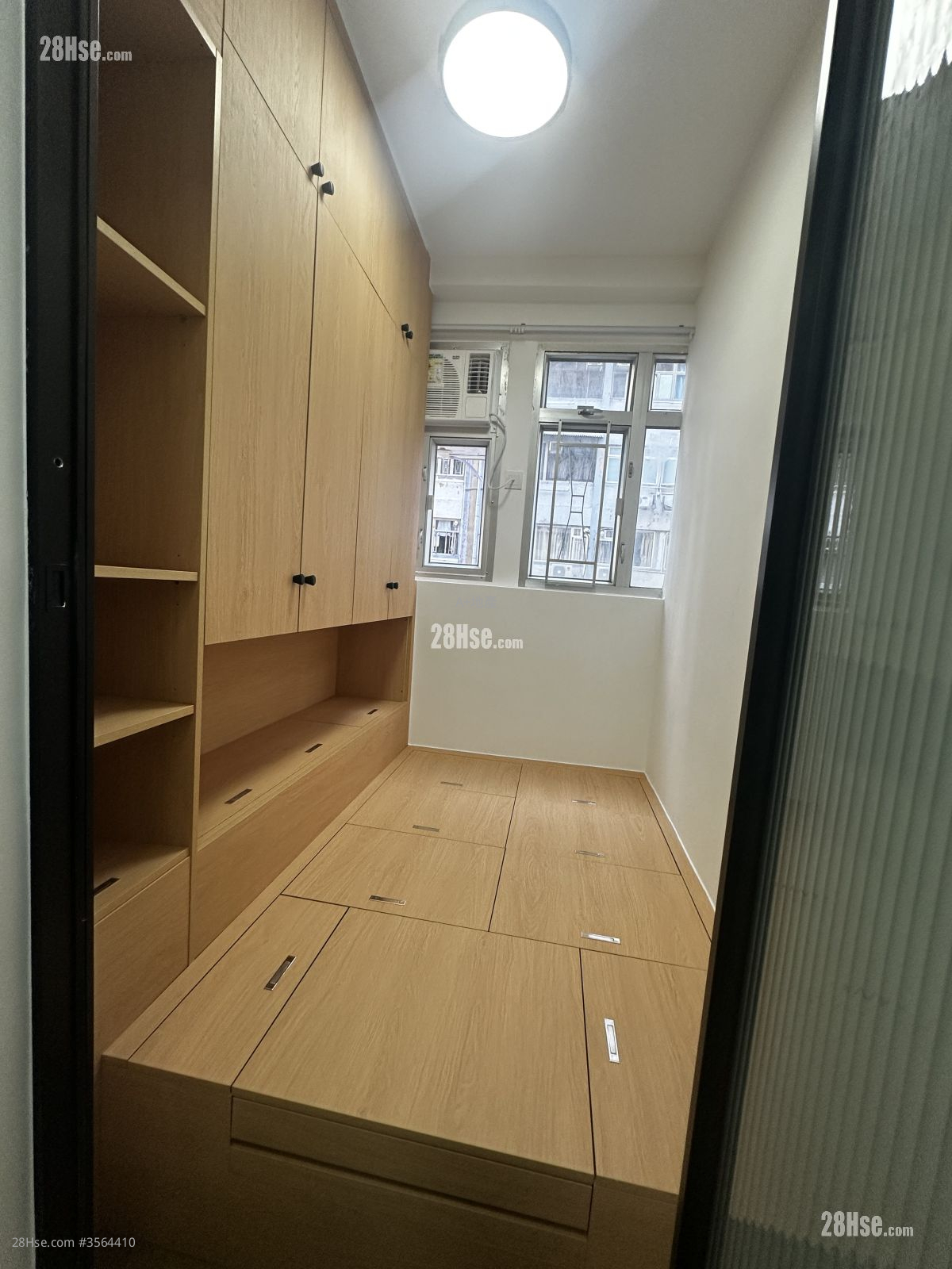 Golden Crown Court Rental 1 Bedroom , 1 Bathroom 160 ft²