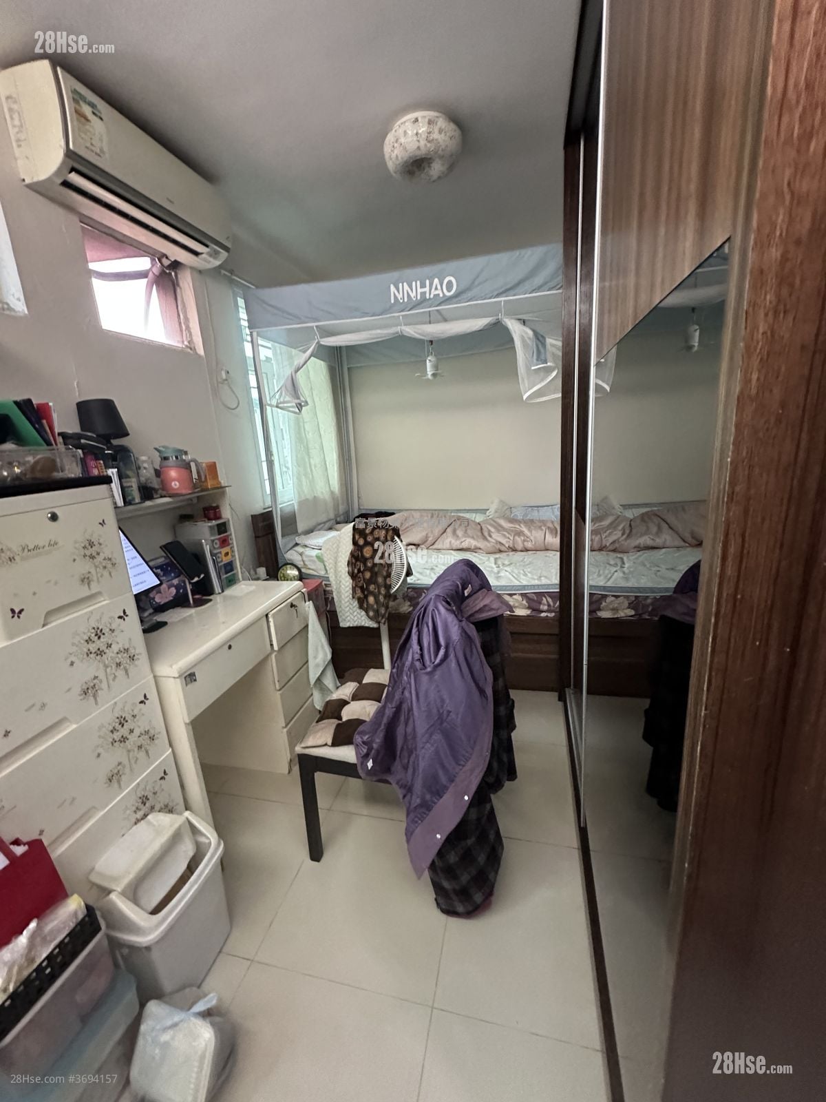 Village Sell 700 ft²