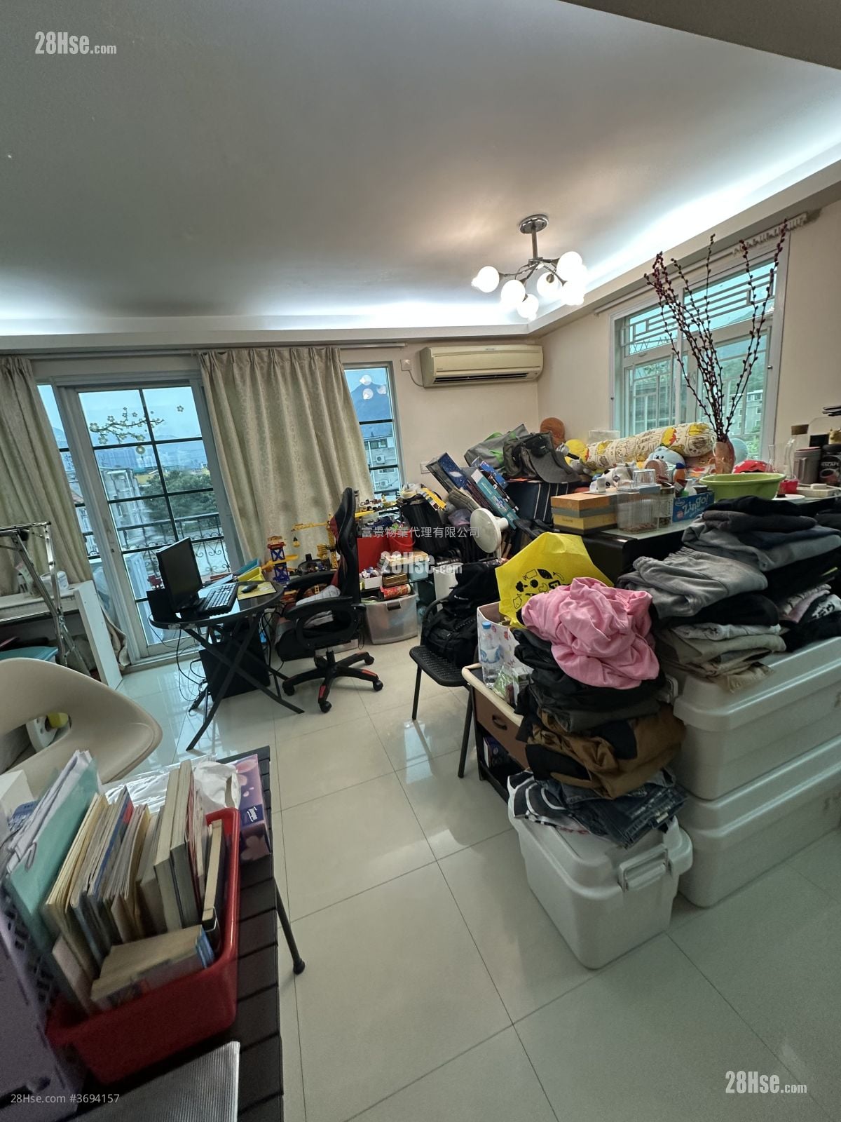 Village Sell 700 ft²