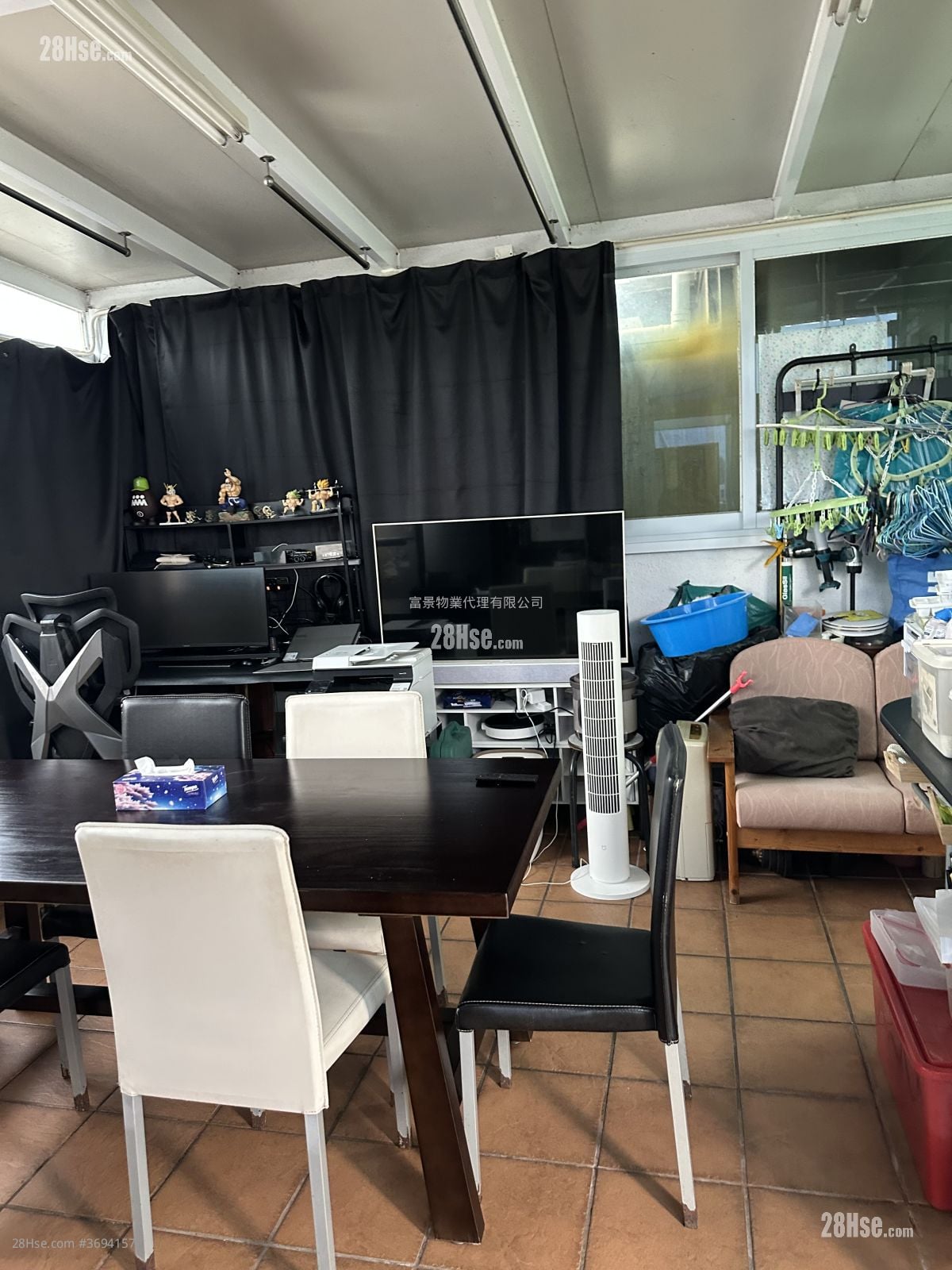 Village Sell 700 ft²