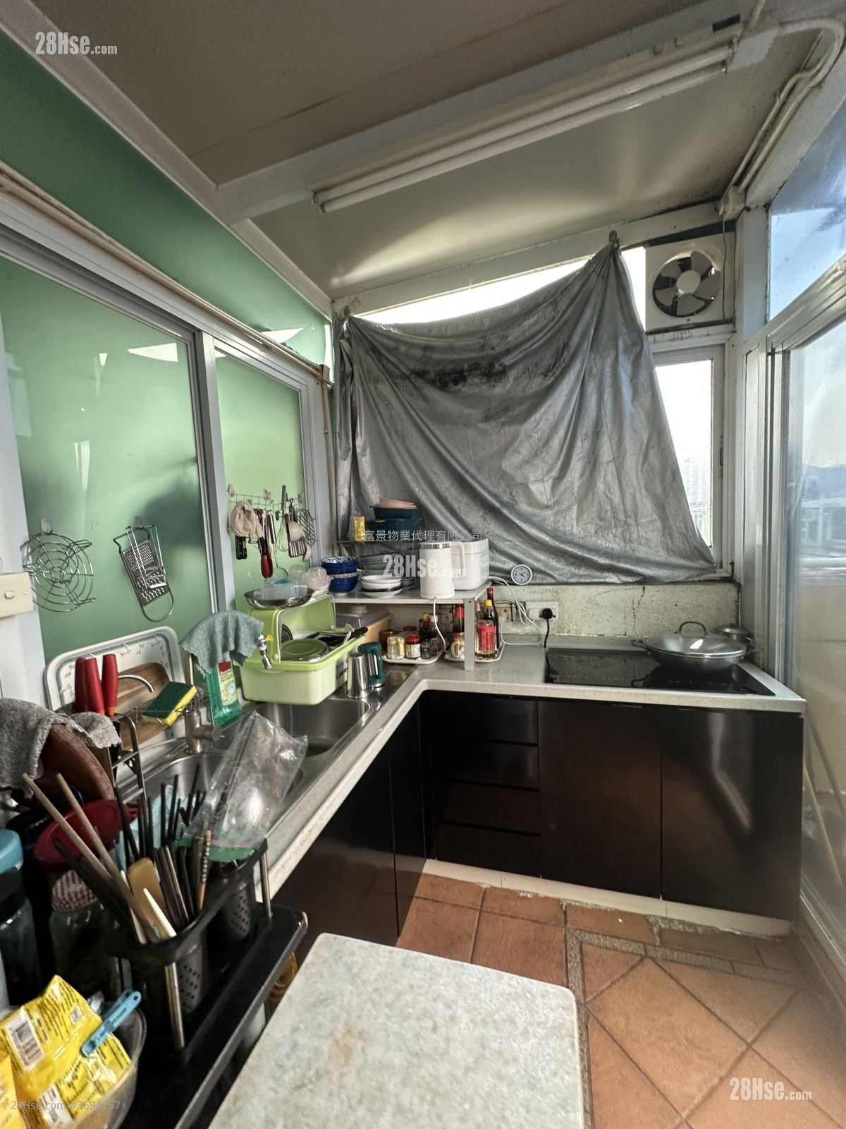 Village Sell 700 ft²