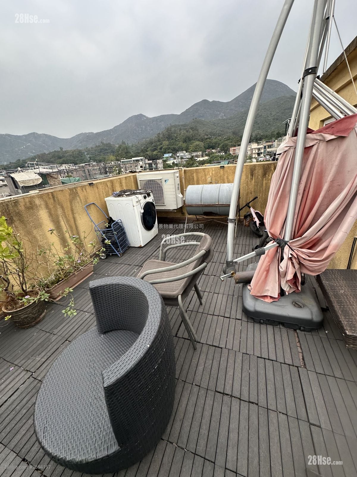 Village Sell 700 ft²