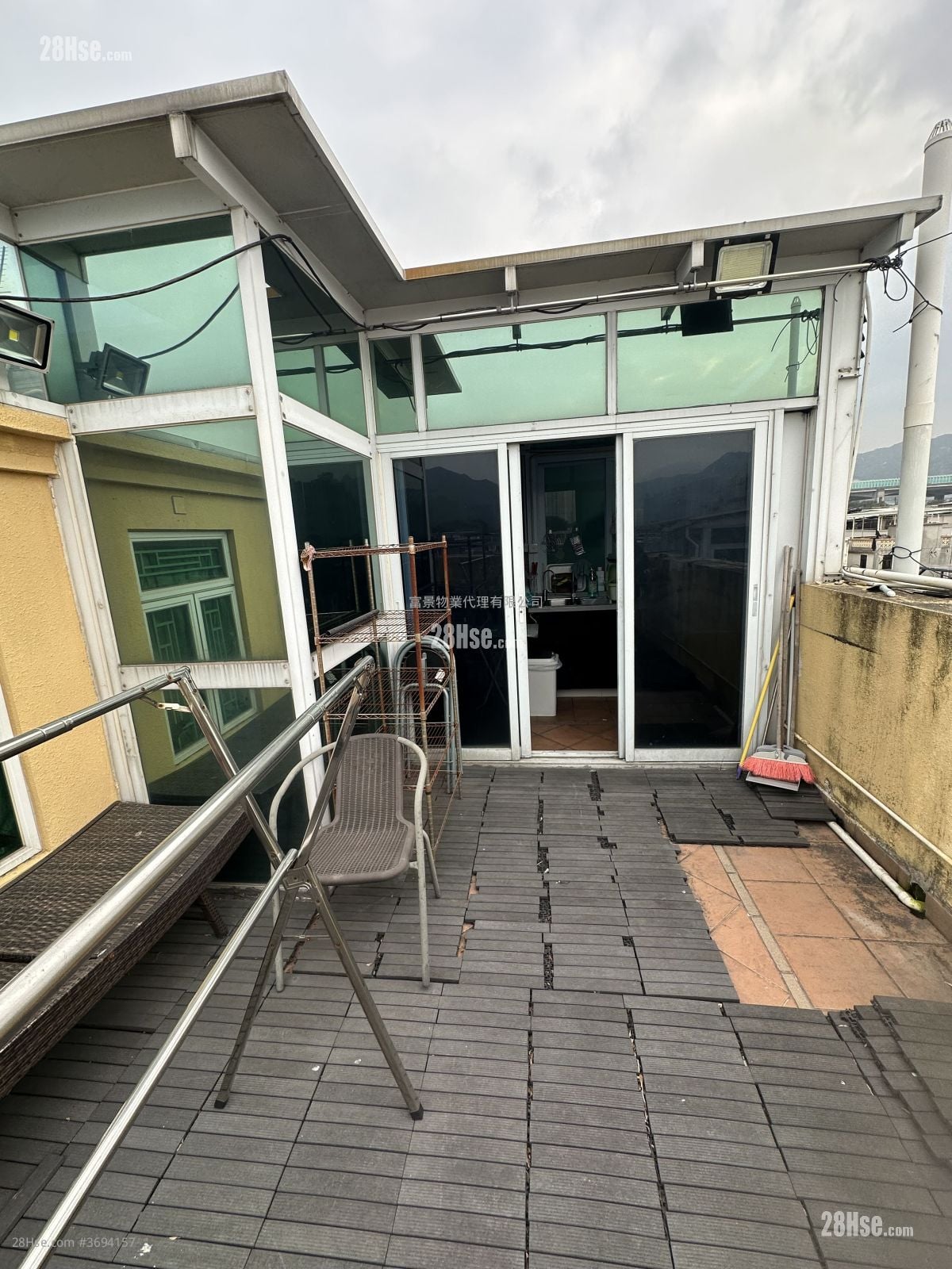 Village Sell 700 ft²