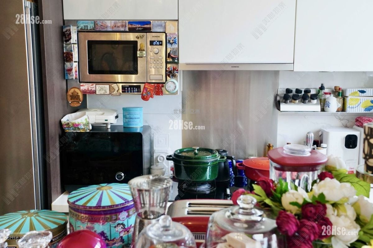 Lexington Hill Sell 2 Bedrooms , 1 Bathroom 588 ft²