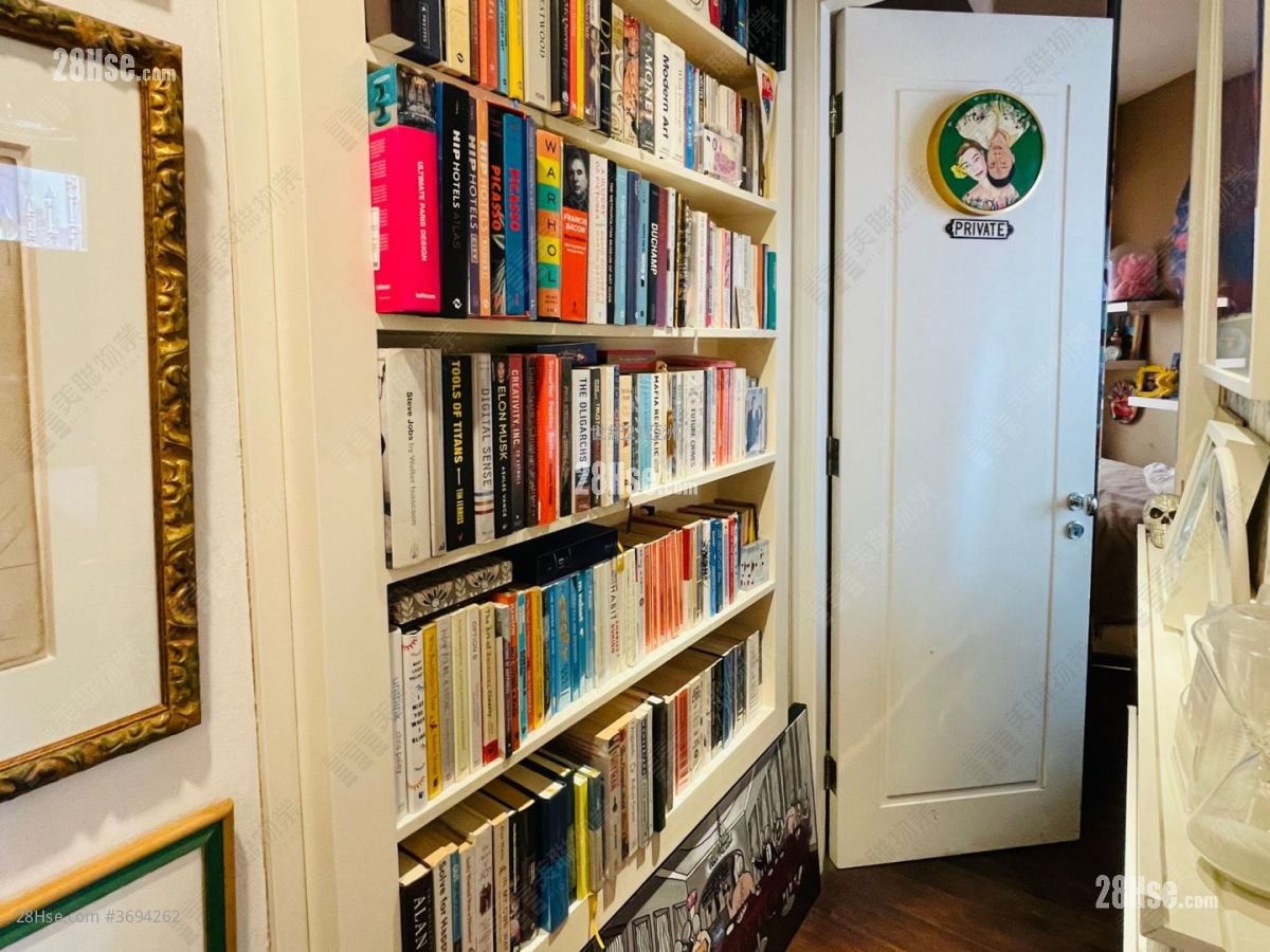 Lexington Hill Sell 2 Bedrooms , 1 Bathroom 588 ft²