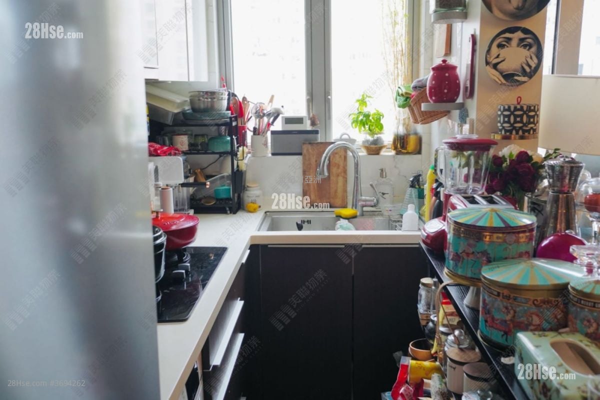 Lexington Hill Sell 2 Bedrooms , 1 Bathroom 588 ft²