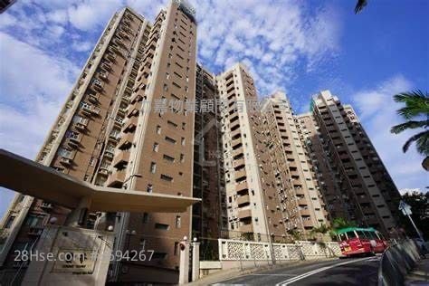 Summit Court Sell 4 Bedrooms , 3 Bathrooms 1,407 ft²