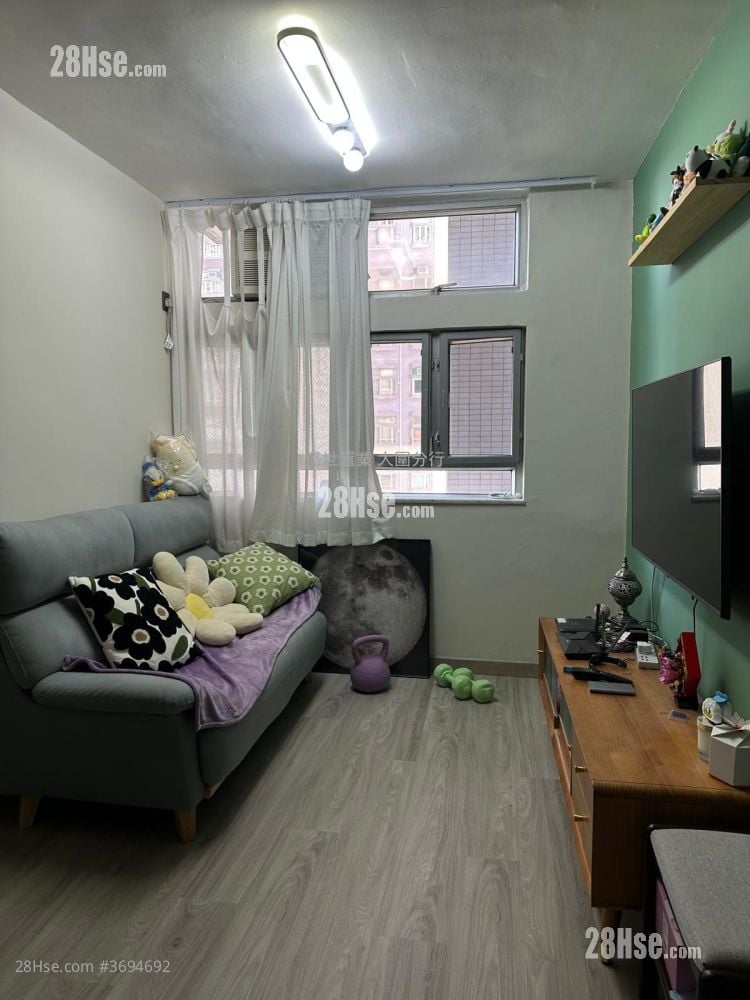 Ming Nga Court Sell 1 Bedroom , 1 Bathroom 351 ft²