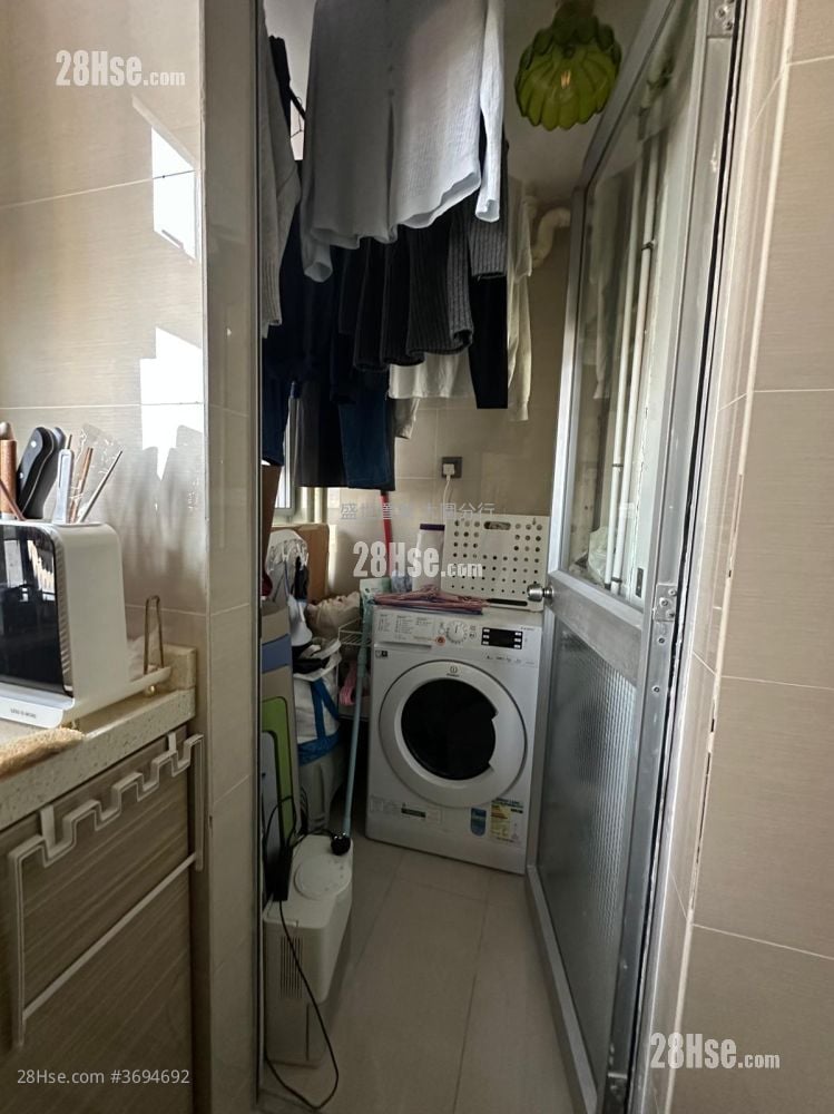 Ming Nga Court Sell 1 Bedroom , 1 Bathroom 351 ft²