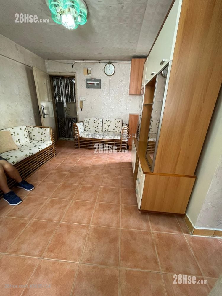 May Shing Court Sell 3 Bedrooms , 1 Bathroom 490 ft²