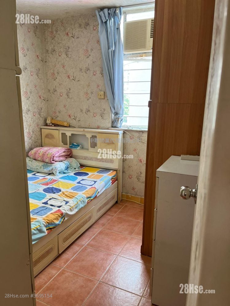 May Shing Court Sell 3 Bedrooms , 1 Bathroom 490 ft²