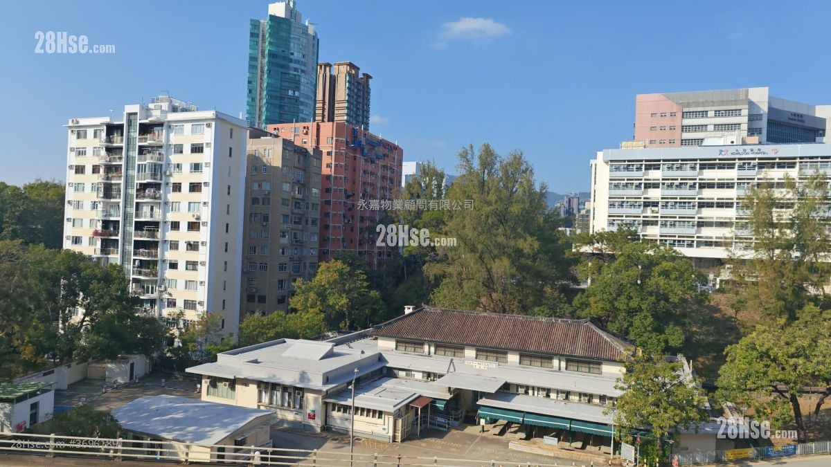 Mandarin Court Sell 3 Bedrooms , 2 Bathrooms 884 ft²