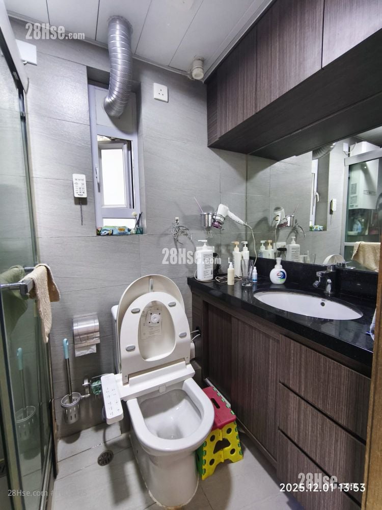 Hong Nga Court Sell 3 Bedrooms , 2 Bathrooms 606 ft²