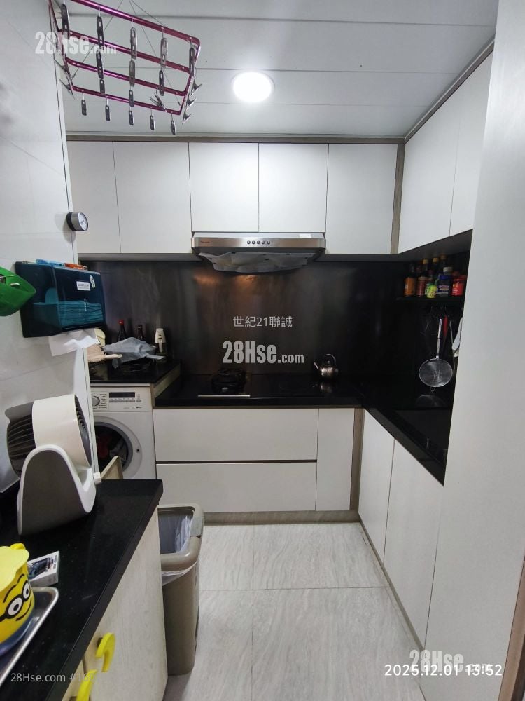 Hong Nga Court Sell 3 Bedrooms , 2 Bathrooms 606 ft²