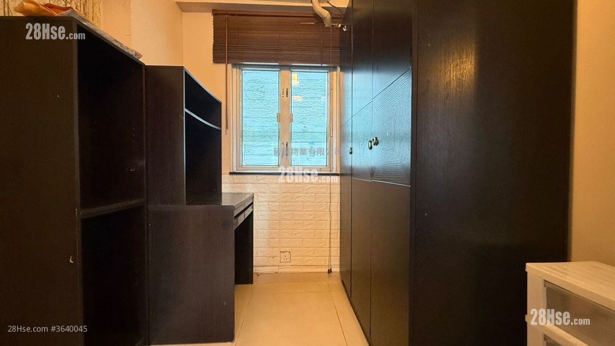 On Lok Building Sell 1 Bedroom , 1 Bathroom 336 ft²