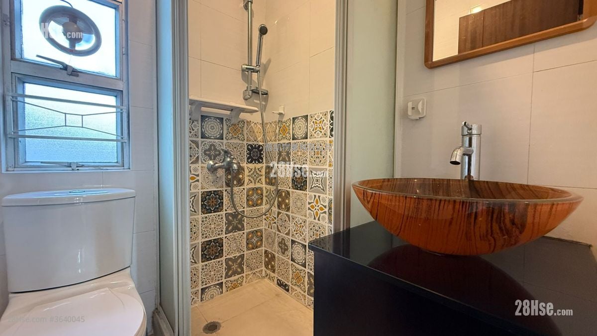 On Lok Building Sell 1 Bedroom , 1 Bathroom 336 ft²