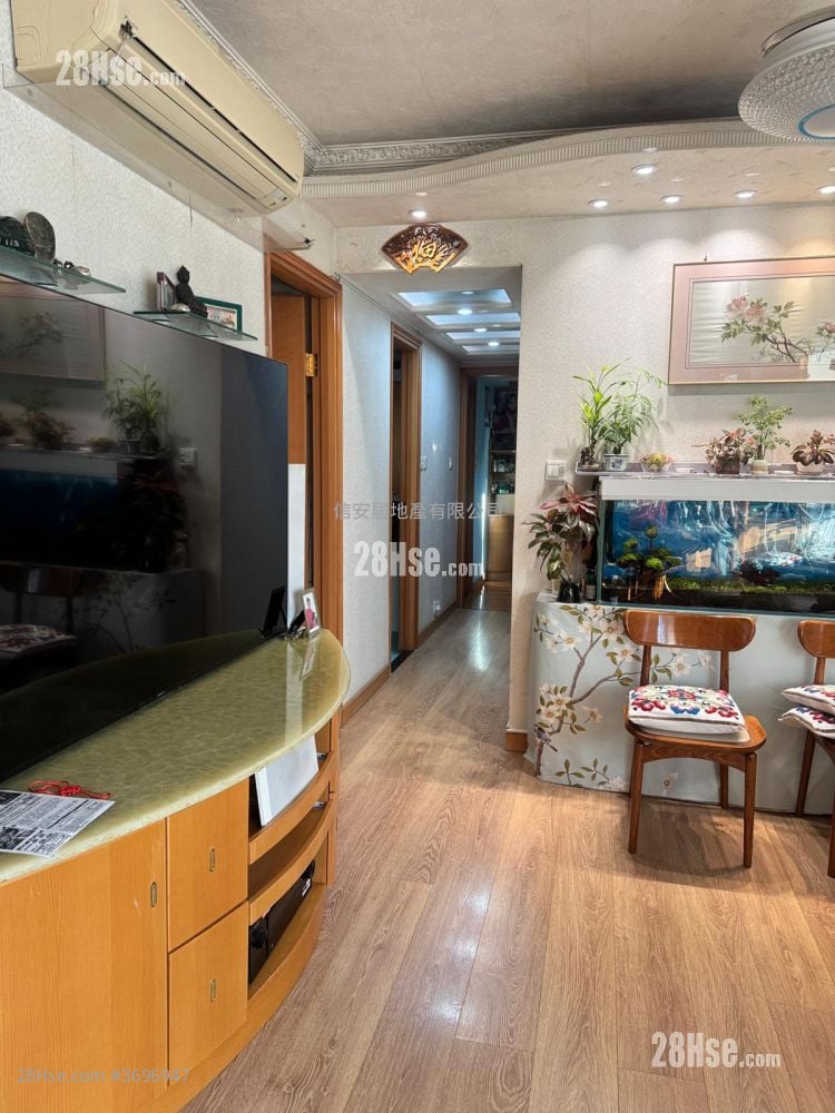 龍成花園 售盤 4 房 , 2 浴室 695 平方呎