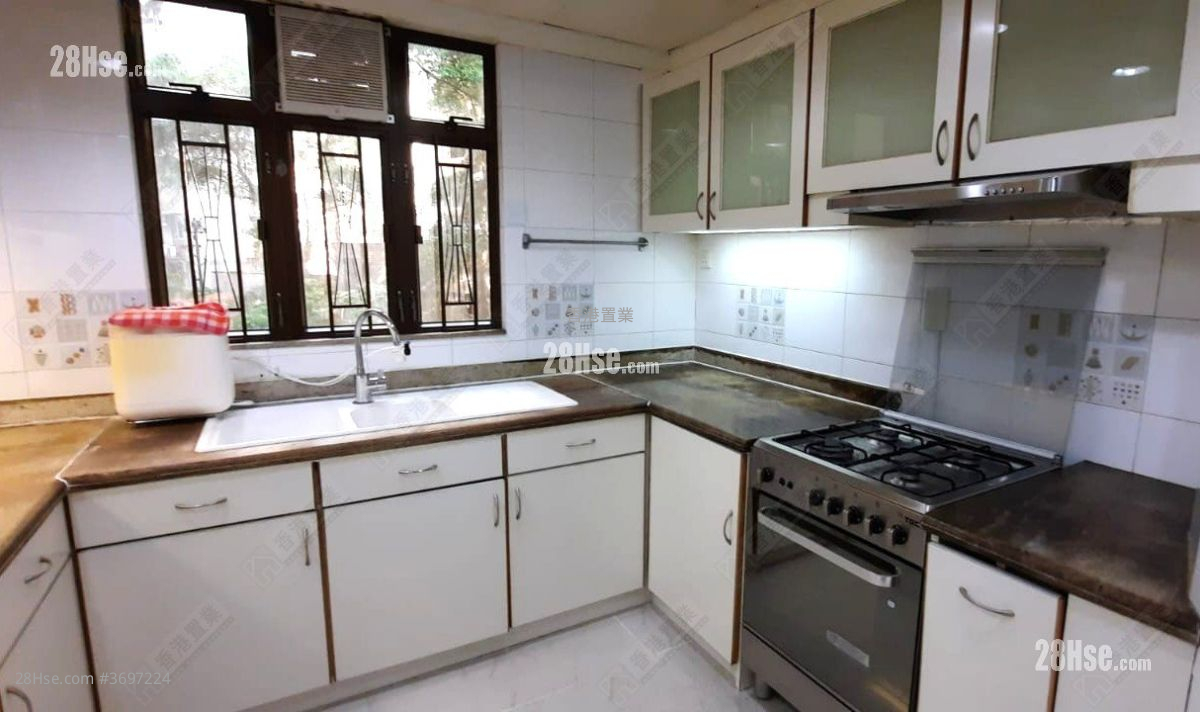 寧養台 售盤 4 房 , 2 浴室 1,418 平方呎