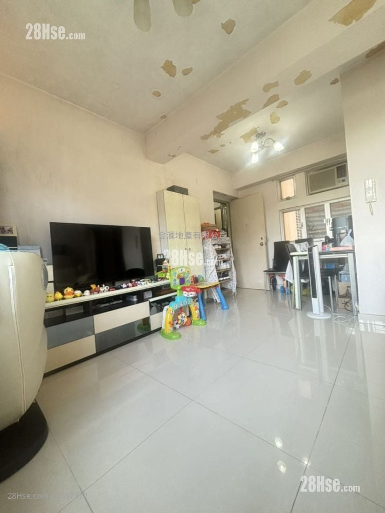 Sun Lai Garden Sell 3 Bedrooms , 1 Bathroom 503 ft²
