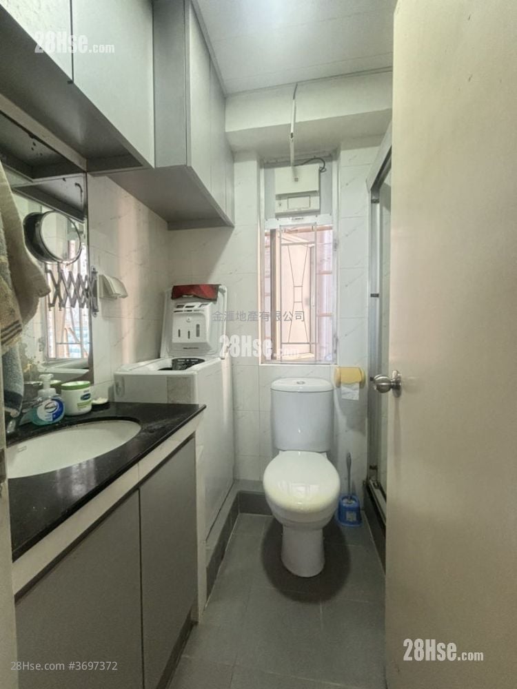 Sun Lai Garden Sell 3 Bedrooms , 1 Bathroom 503 ft²