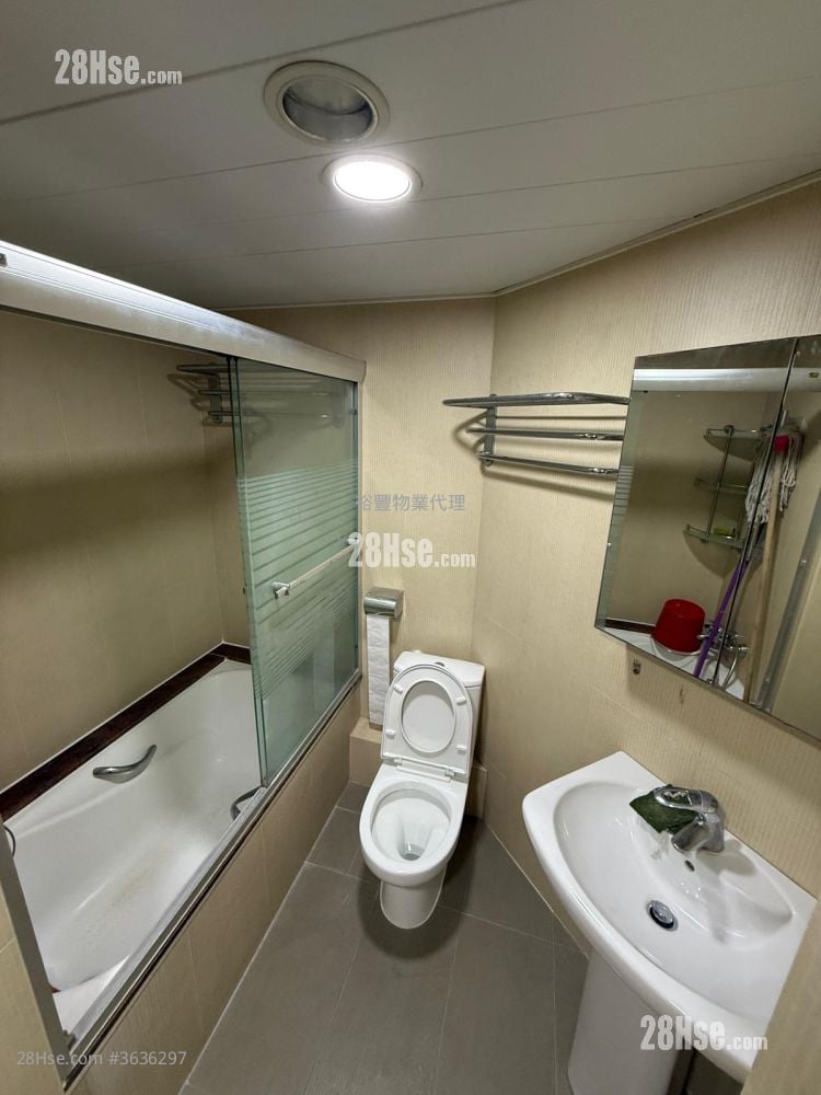 Majestic Park Rental 3 Bedrooms , 2 Bathrooms 800 ft²