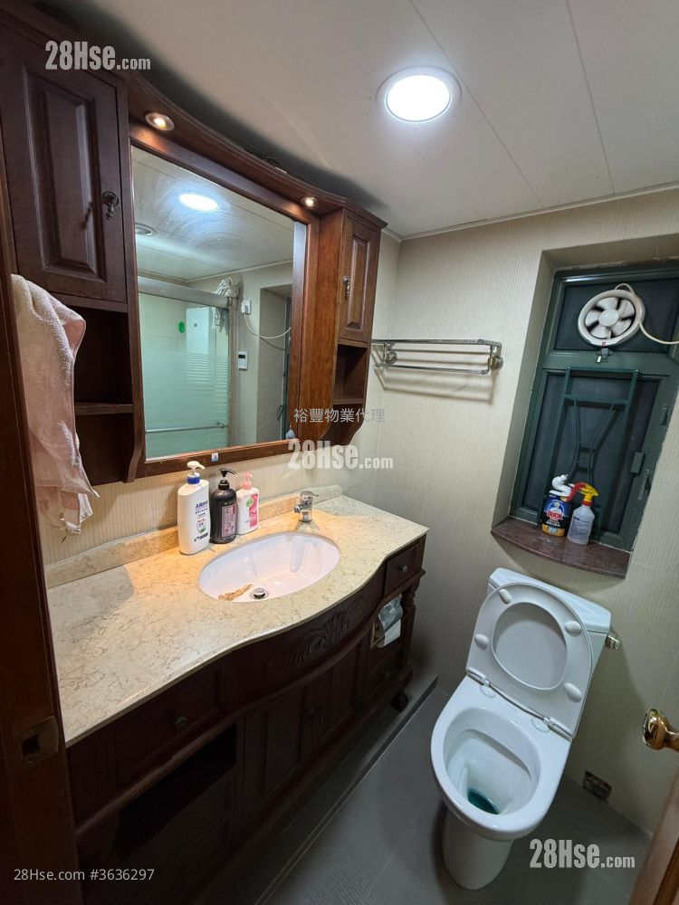 Majestic Park Rental 3 Bedrooms , 2 Bathrooms 800 ft²