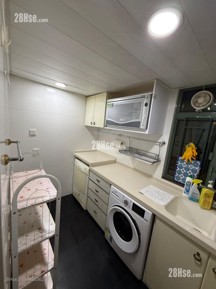 Majestic Park Rental 3 Bedrooms , 2 Bathrooms 800 ft²