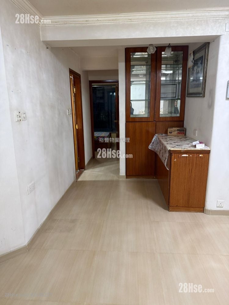 Majestic Park Rental 3 Bedrooms , 2 Bathrooms 800 ft²