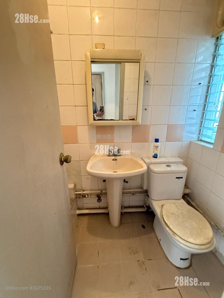 Yuet Chui Court Sell 2 Bedrooms , 1 Bathroom 407 ft²