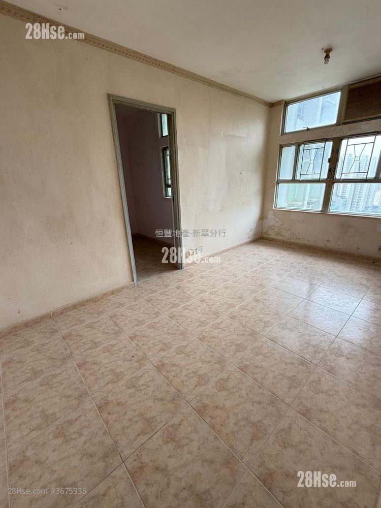 Yuet Chui Court Sell 2 Bedrooms , 1 Bathroom 407 ft²