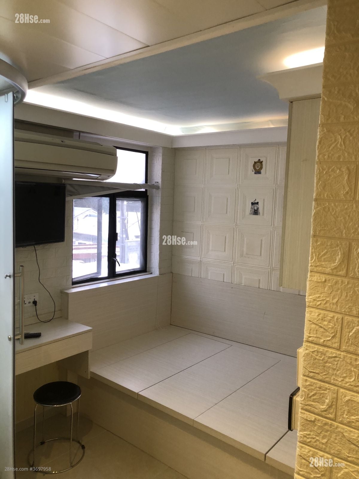 Old Walled Village Rental Studio , 1 Bathroom 150 ft²