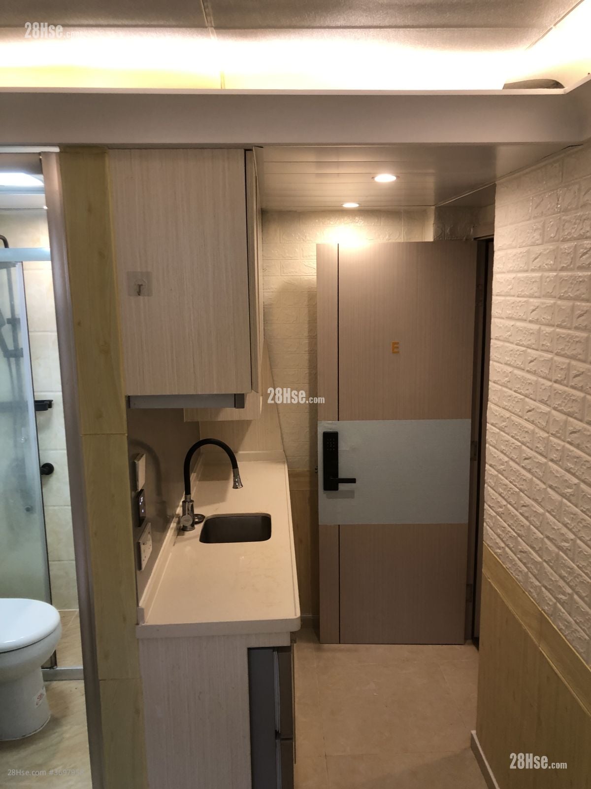 Old Walled Village Rental Studio , 1 Bathroom 150 ft²