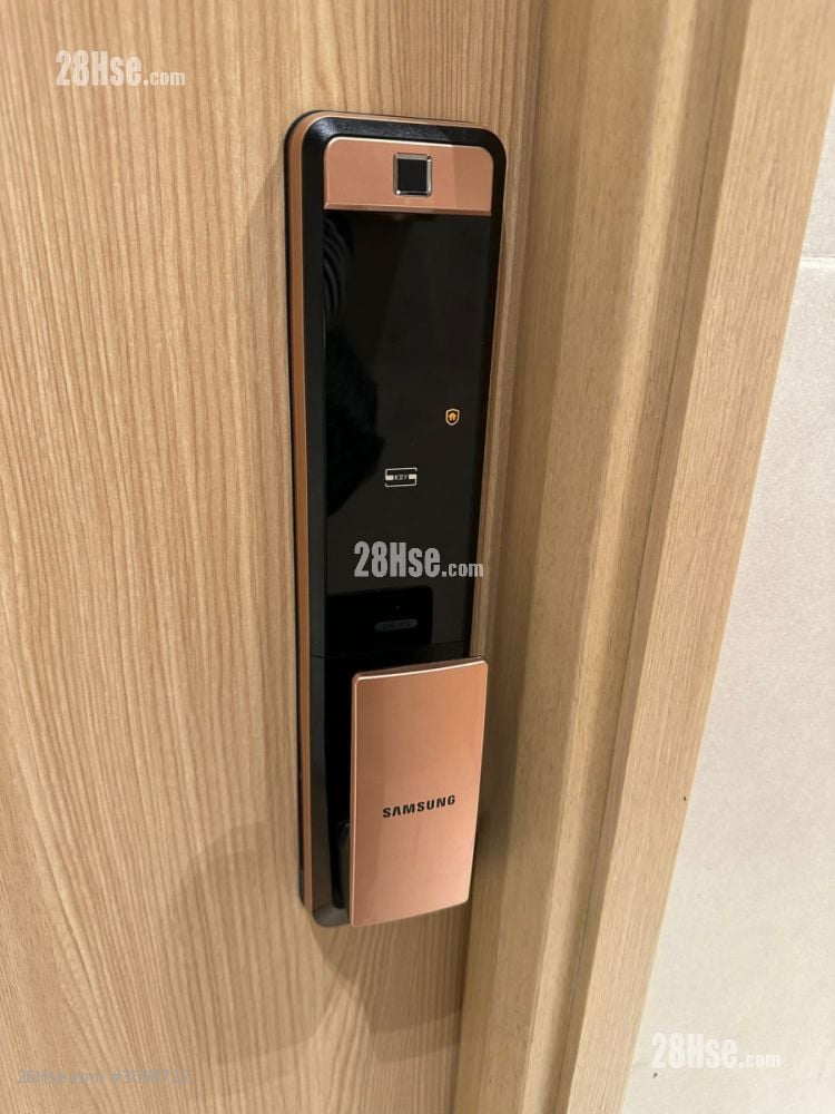 Burlington House Rental Studio 135 ft²