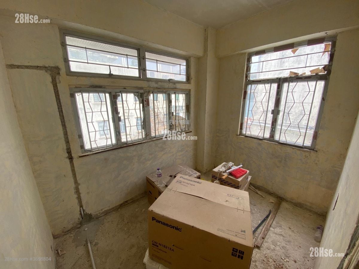 银辉大厦 售盘 1 房 , 1 浴室 318 平方尺