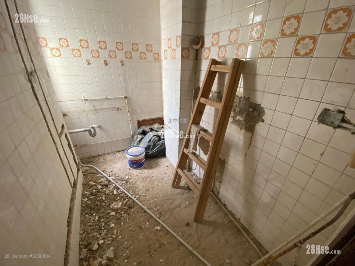 银辉大厦 售盘 1 房 , 1 浴室 318 平方尺