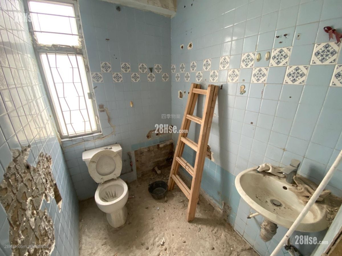 银辉大厦 售盘 1 房 , 1 浴室 318 平方尺