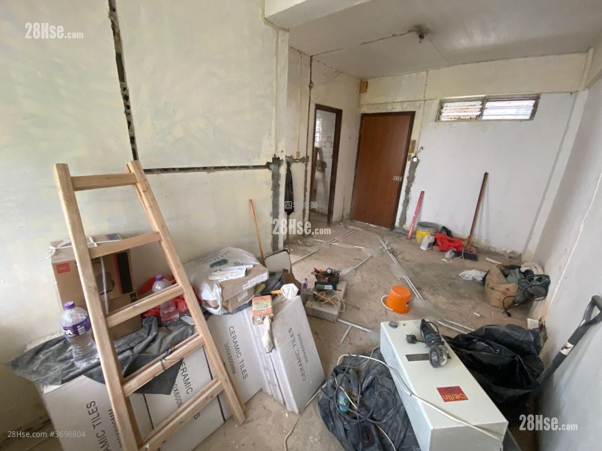 银辉大厦 售盘 1 房 , 1 浴室 318 平方尺