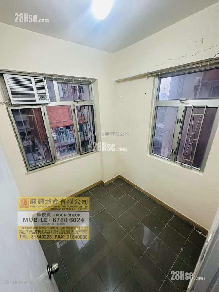 Tak Hay Building Sell 2 Bedrooms , 1 Bathroom 292 ft²