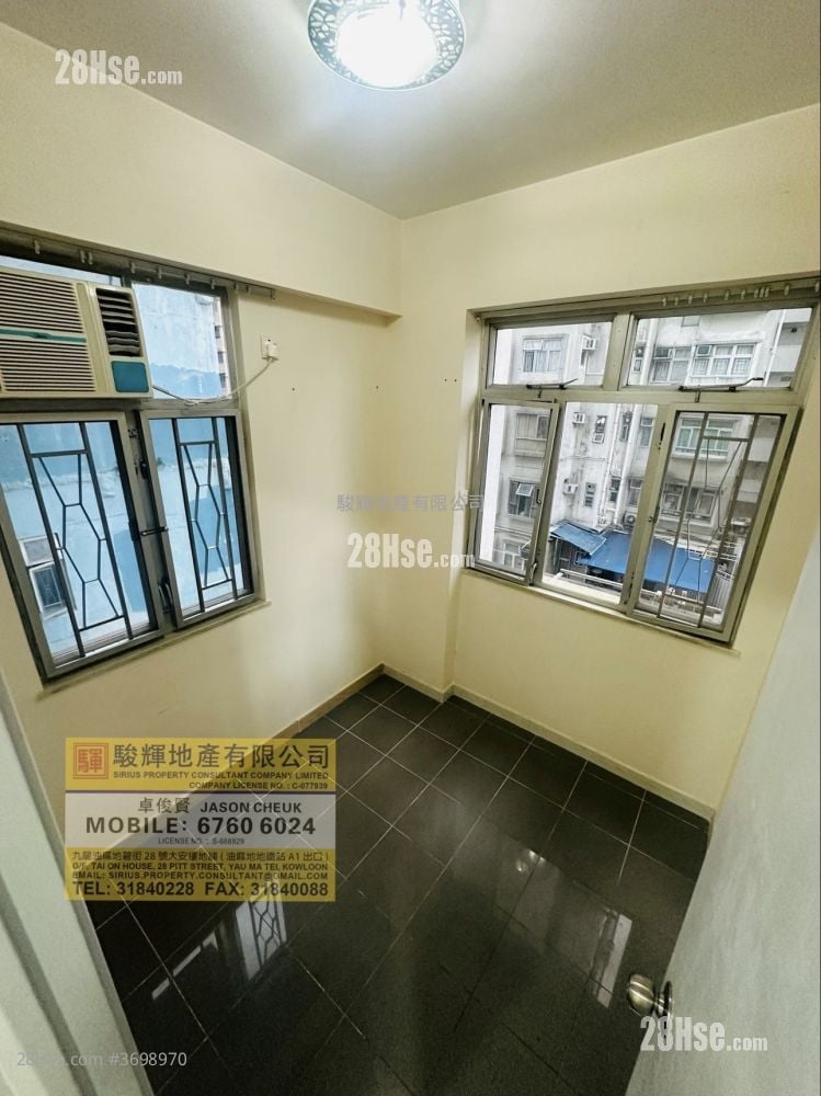 Tak Hay Building Sell 2 Bedrooms , 1 Bathroom 292 ft²
