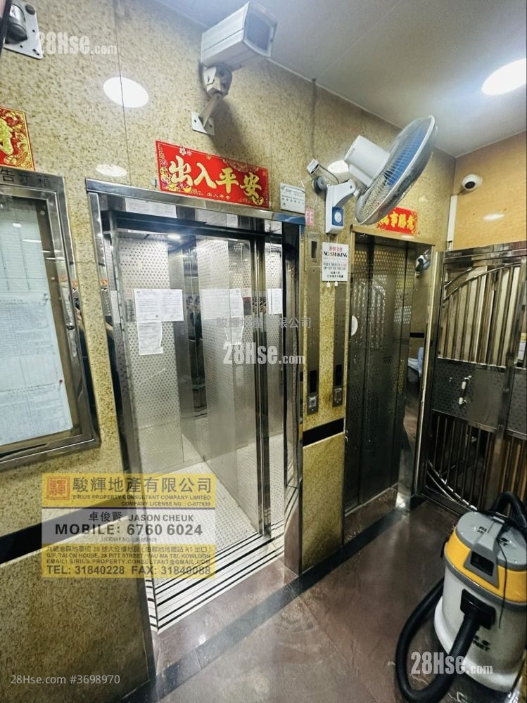 Tak Hay Building Sell 2 Bedrooms , 1 Bathroom 292 ft²