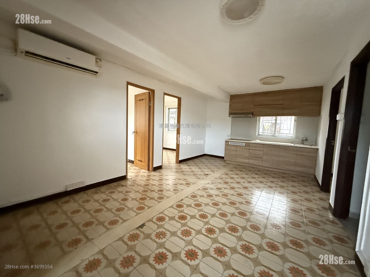 村屋 售盘 3 房 , 1 浴室 700 平方尺