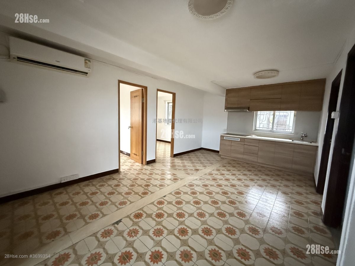 村屋 售盘 3 房 , 1 浴室 700 平方尺