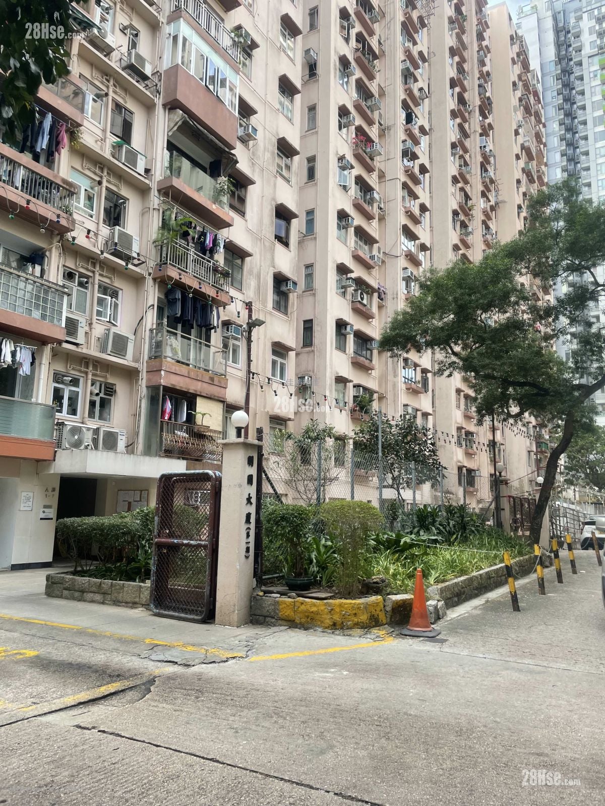 Ming Yuen Mansions Sell 3 Bedrooms , 2 Bathrooms 662 ft²