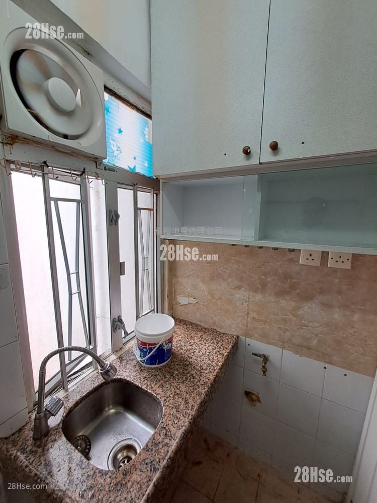 Heung Shing Building Rental Studio , 1 Bathroom 130 ft²