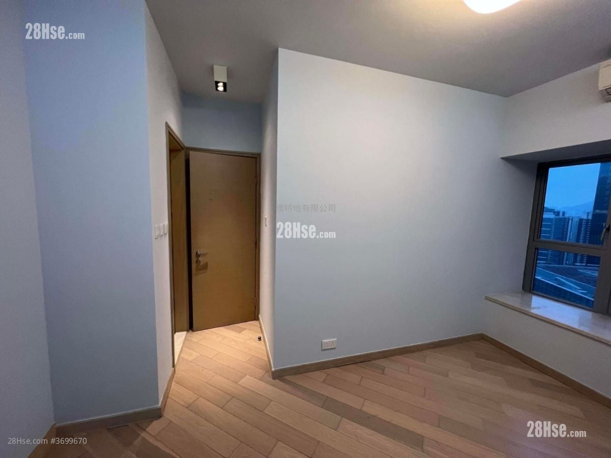 The Latitude Rental 3 Bedrooms , 3 Bathrooms 825 ft²