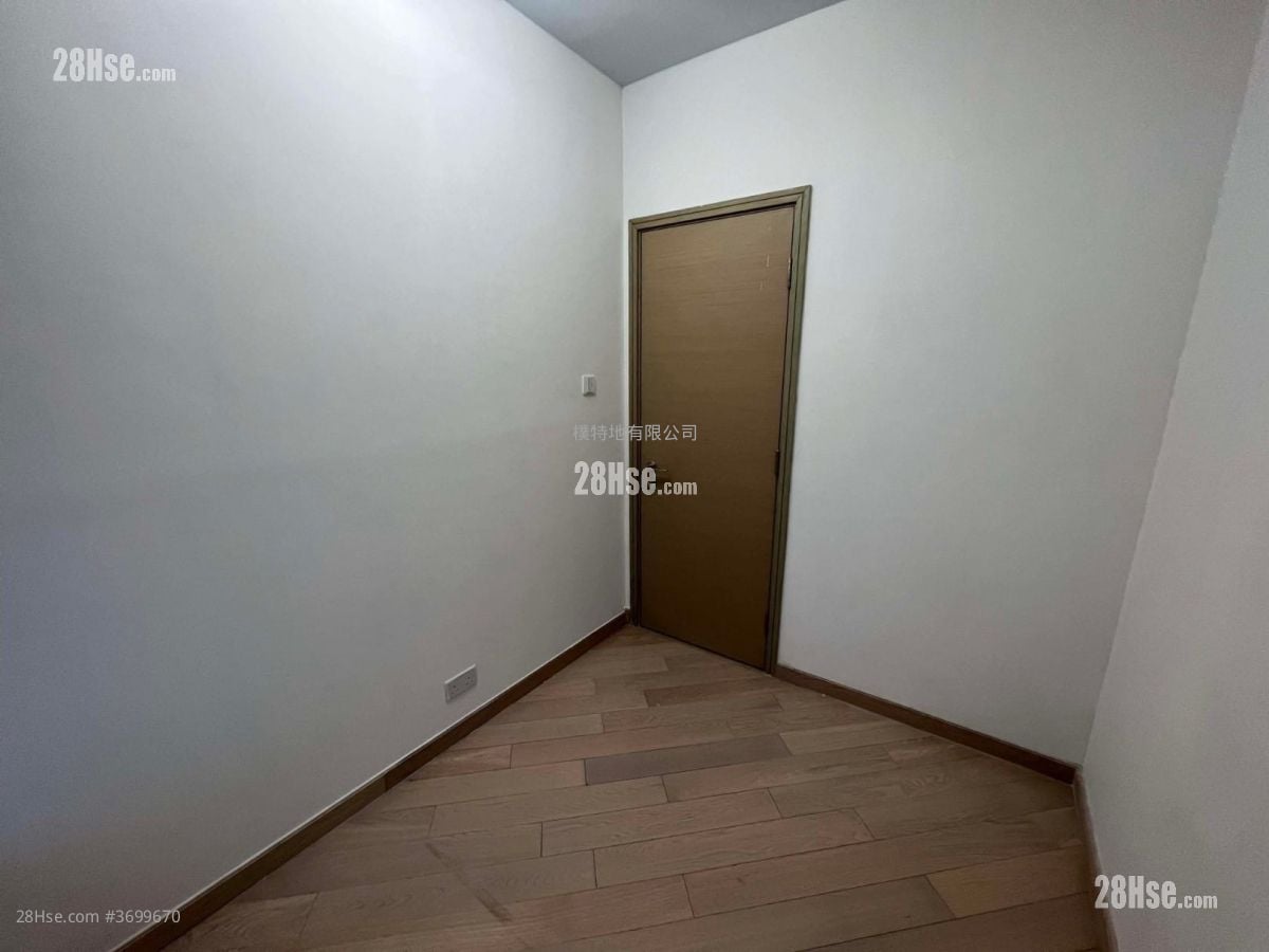 The Latitude Rental 3 Bedrooms , 3 Bathrooms 825 ft²