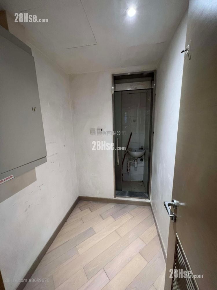 The Latitude Rental 3 Bedrooms , 3 Bathrooms 825 ft²